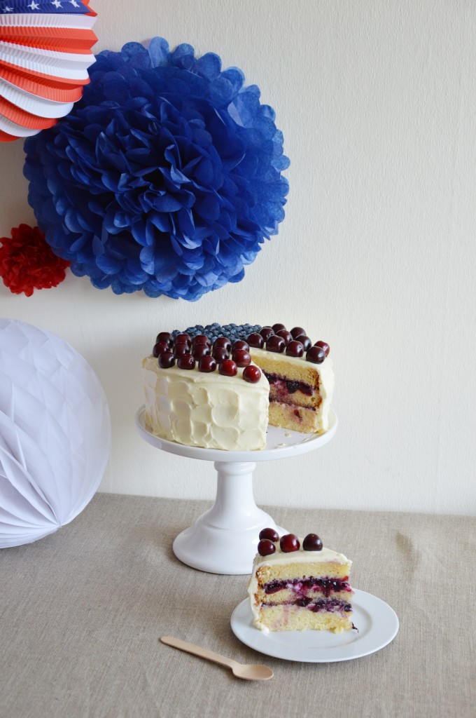 Layer Cake myrtille - cerise by Lily's Kitchen Book & Plus une miette dans l'assiette