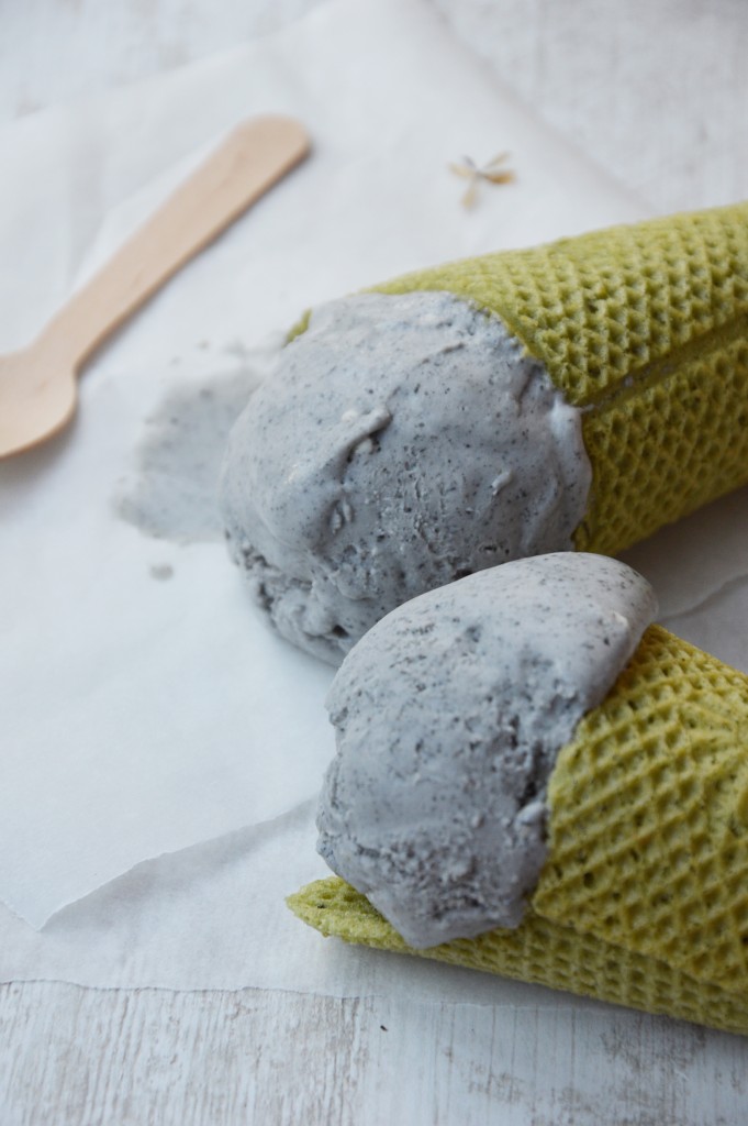Glace mascarpone - sésame noir - cônes au thé matcha - Plus une miette dans l'assiette