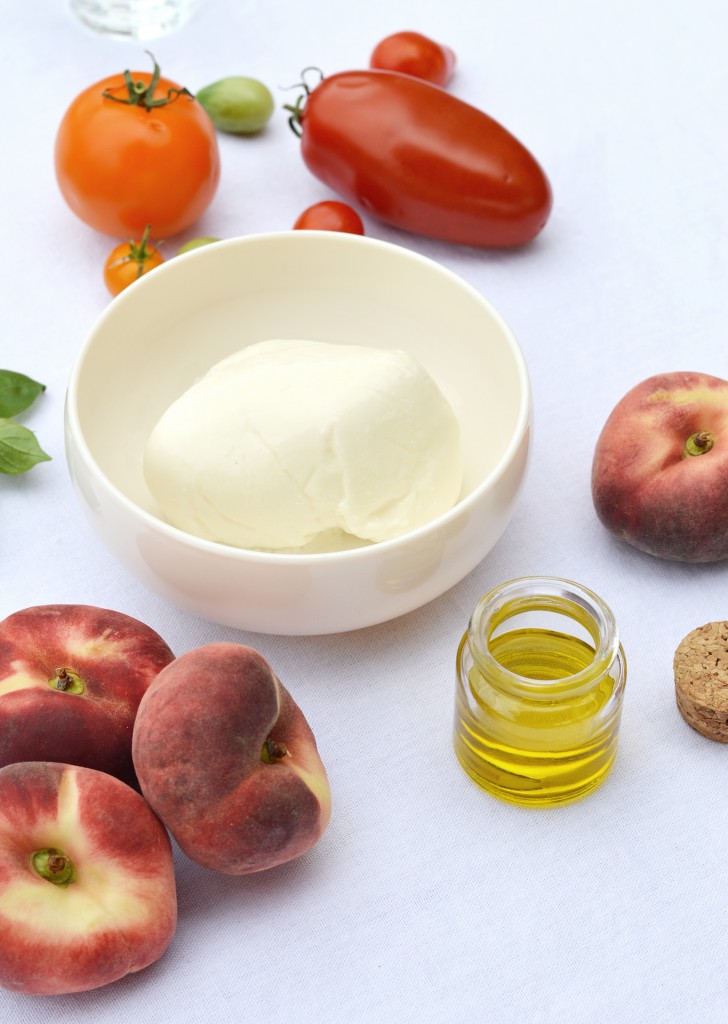 Ingrédients salade pêche - tomate - burrata - Plus une miette
