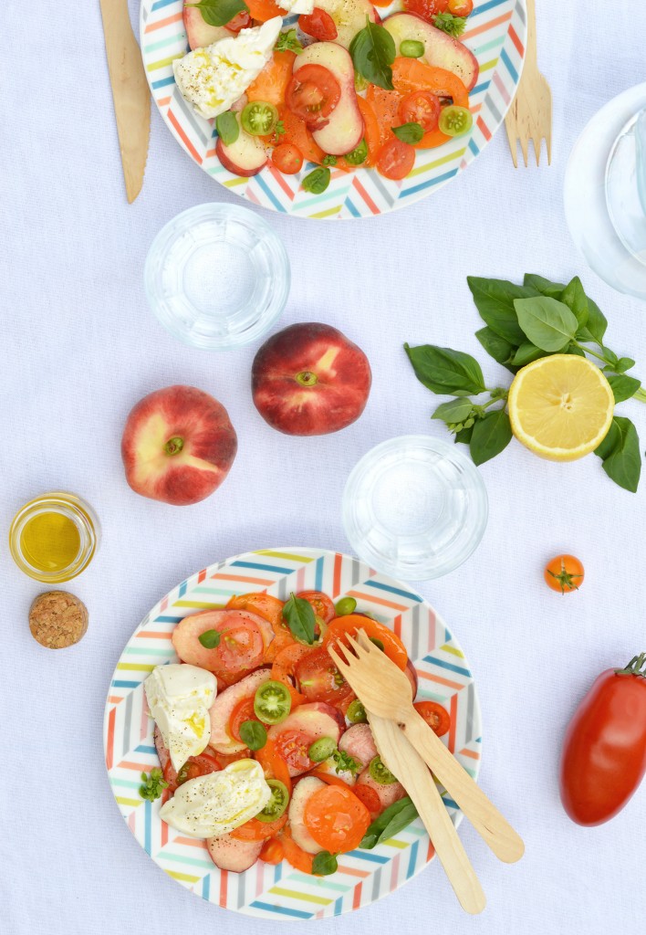 Salade pêche - tomate - burrata / Plus une miette dans l'assiette
