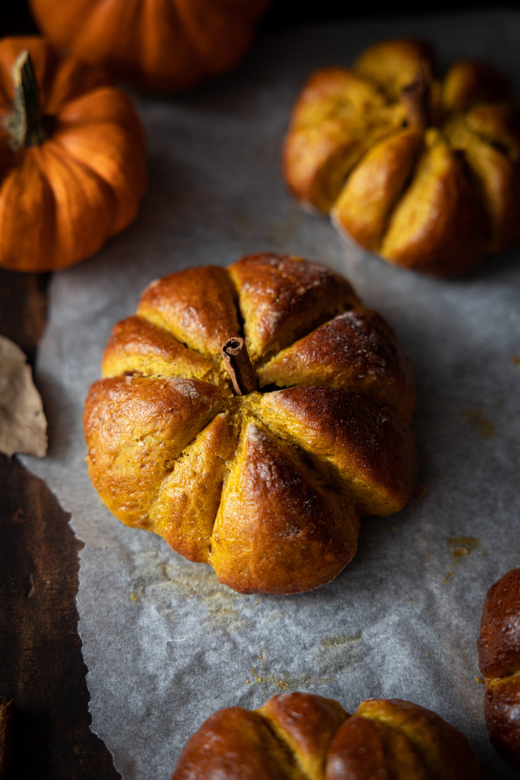 Brioches citrouille au chocolat by Plus une miette